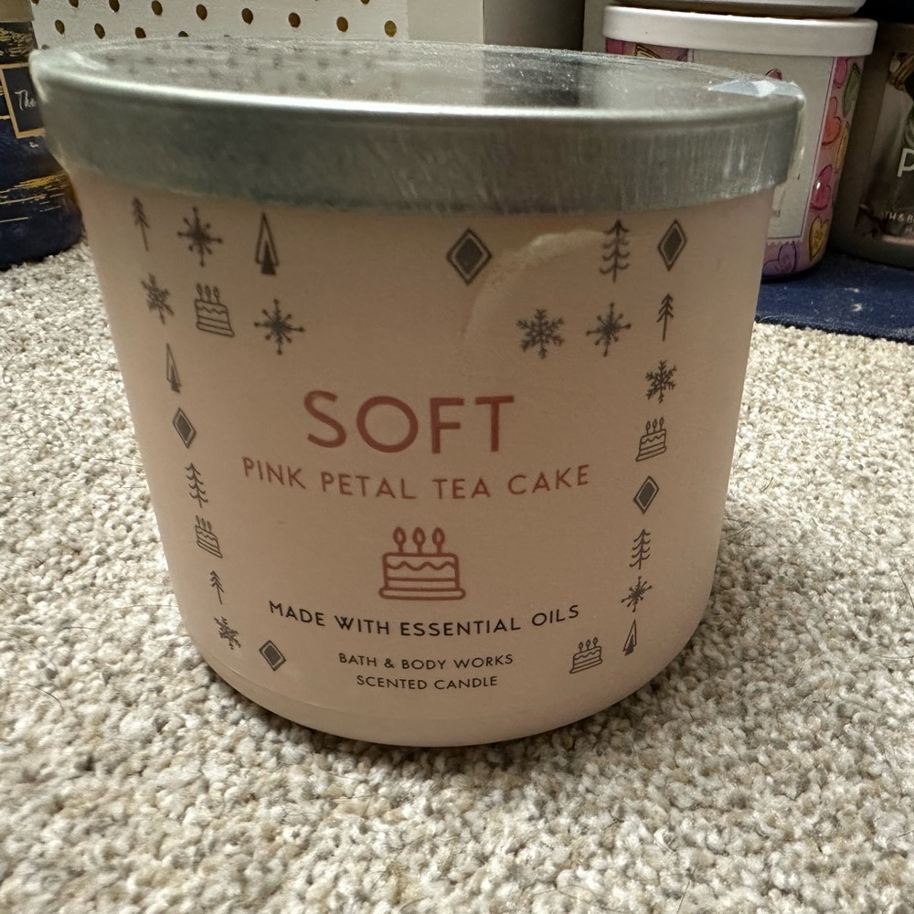 Bath and Body Works Pink Petal Tea Cake Candle 2017